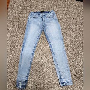 Buckle Women's Light Wash Skinny Jeans